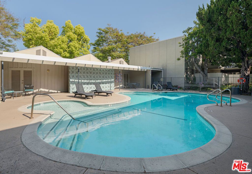 Image 11 of property listing at 4353 Colfax Avenue 34, Los Angeles, CA 91604