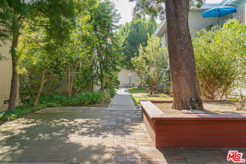 Image 12 of property listing at 4353 Colfax Avenue 34, Los Angeles, CA 91604
