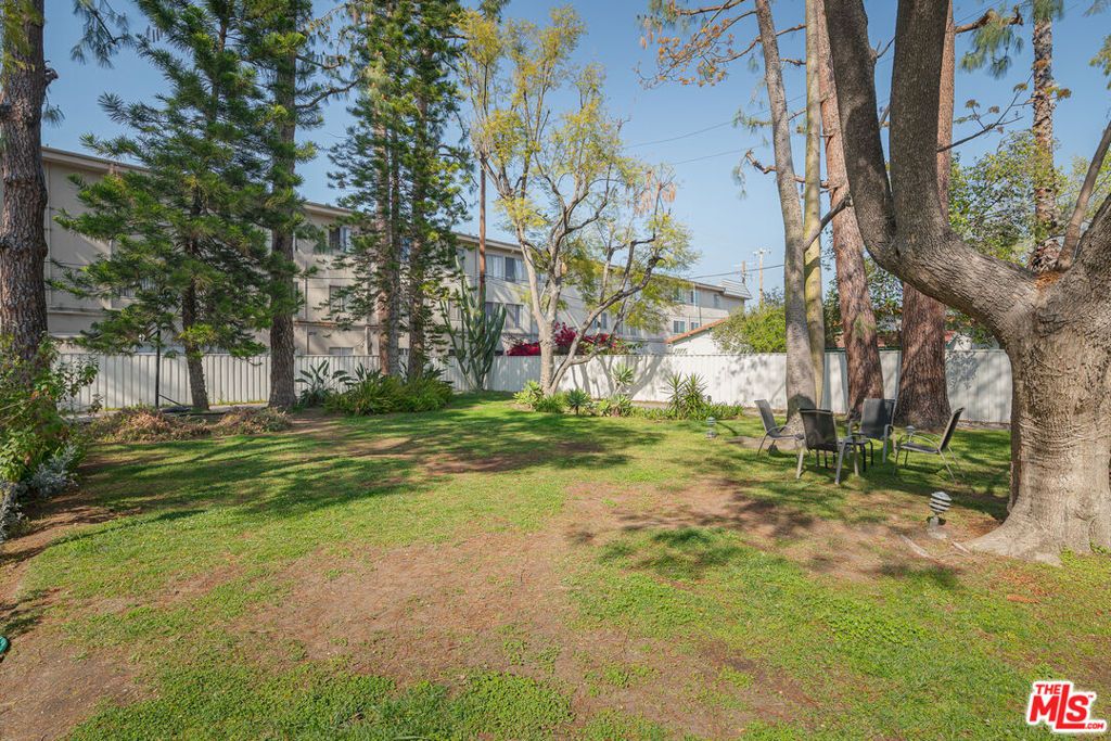 Image 13 of property listing at 4353 Colfax Avenue 34, Los Angeles, CA 91604