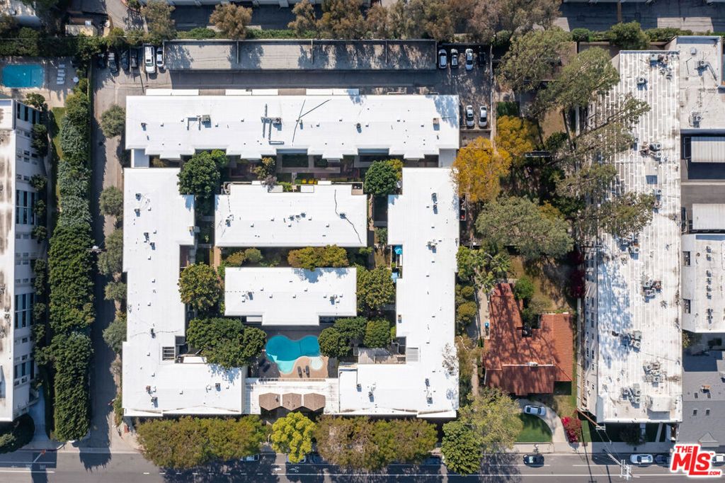 Image 16 of property listing at 4353 Colfax Avenue 34, Los Angeles, CA 91604