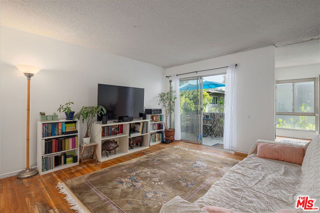Image 3 of property listing at 4353 Colfax Avenue 34, Los Angeles, CA 91604