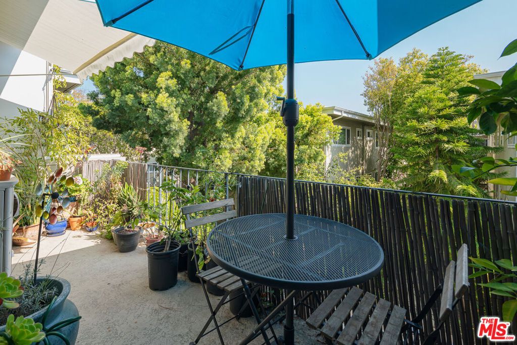 Image 6 of property listing at 4353 Colfax Avenue 34, Los Angeles, CA 91604
