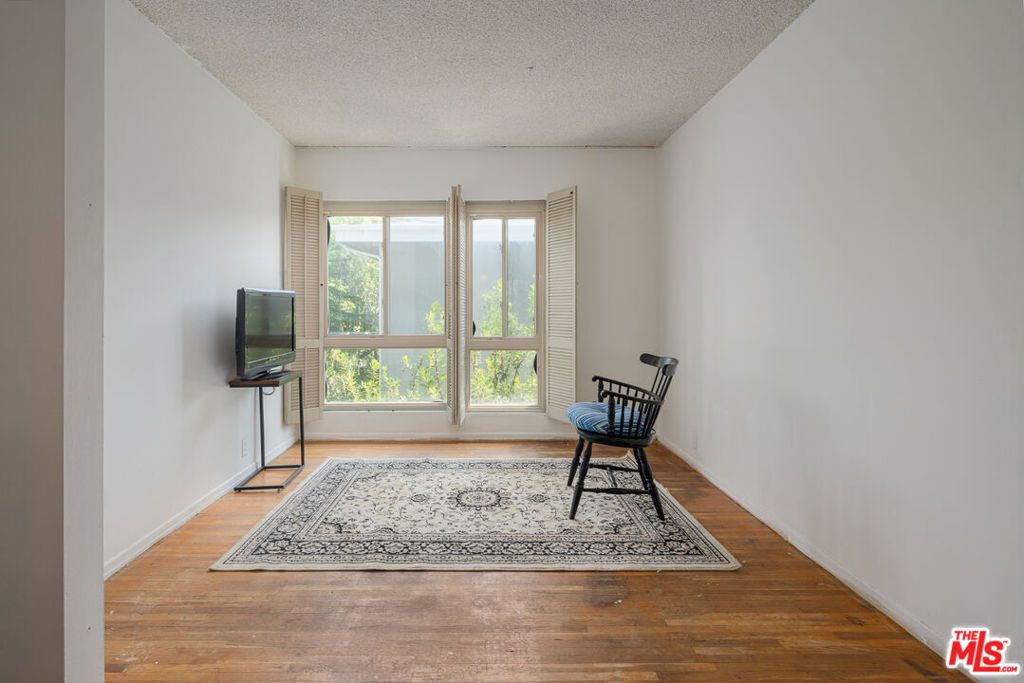 Image 7 of property listing at 4353 Colfax Avenue 34, Los Angeles, CA 91604