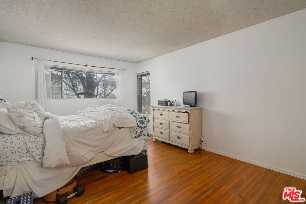 Image 8 of property listing at 4353 Colfax Avenue 34, Los Angeles, CA 91604