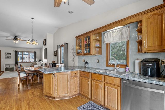 1155 W Madison AVENUE, Cleveland, WI 53015