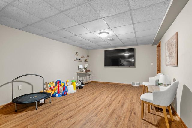 1155 W Madison AVENUE, Cleveland, WI 53015