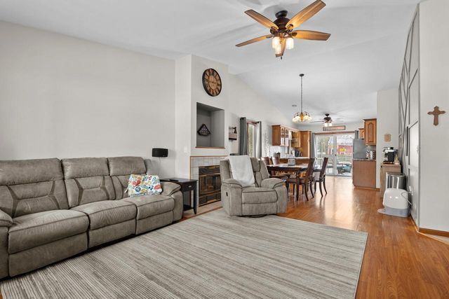 1155 W Madison AVENUE, Cleveland, WI 53015