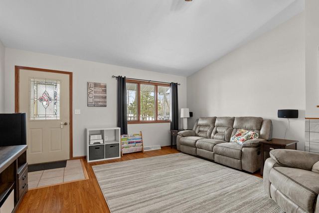 1155 W Madison AVENUE, Cleveland, WI 53015