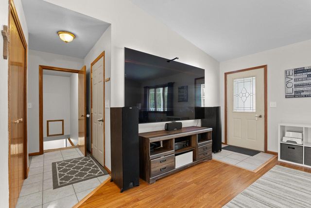 1155 W Madison AVENUE, Cleveland, WI 53015
