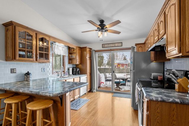 1155 W Madison AVENUE, Cleveland, WI 53015