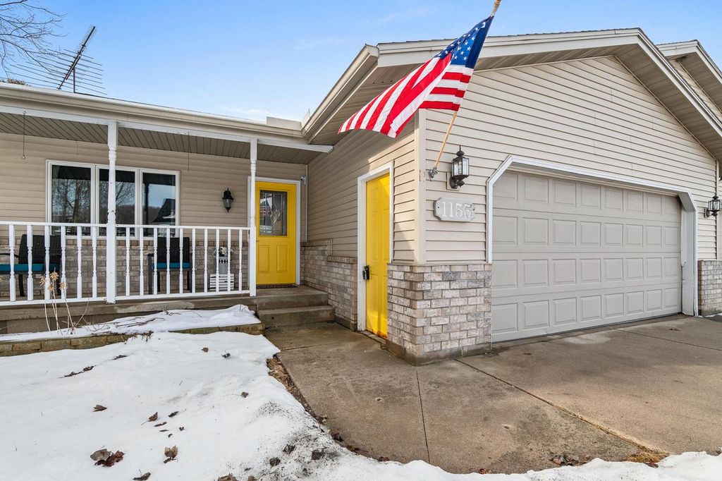 1155 W Madison AVENUE, Cleveland, WI 53015