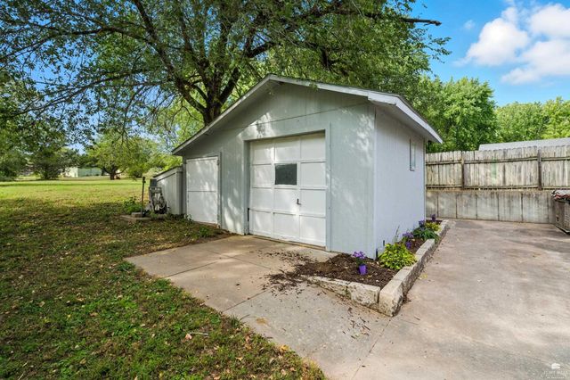 5310 Kaw Valley Road, Wamego, KS 66547