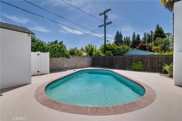 18234 Sugarman Street, Tarzana, CA 91356