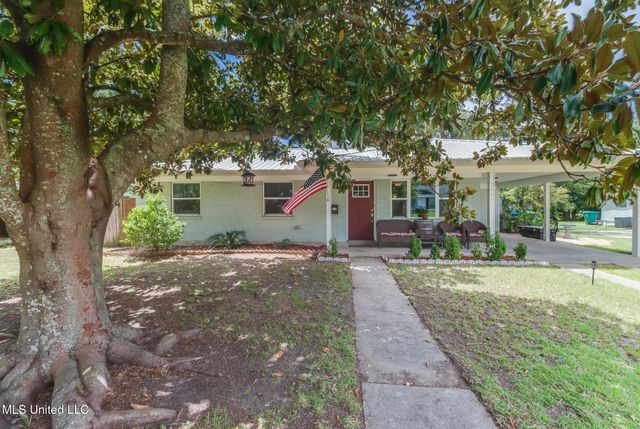 2204 Collins Boulevard, Gulfport, MS 39507