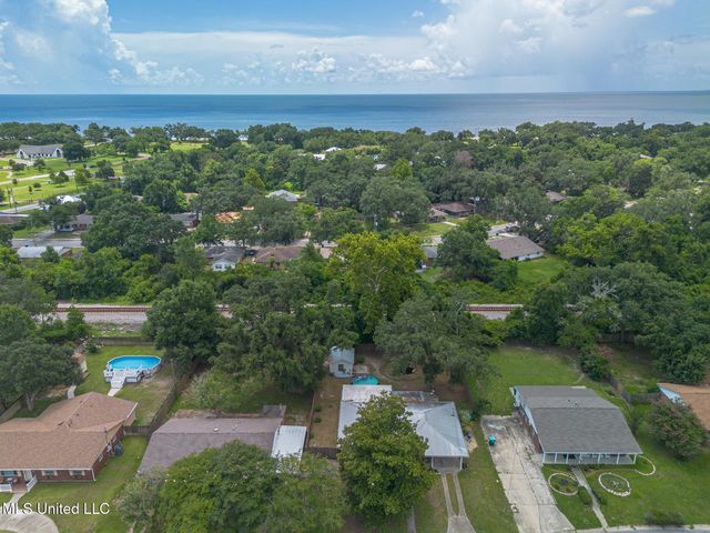 2204 Collins Boulevard, Gulfport, MS 39507