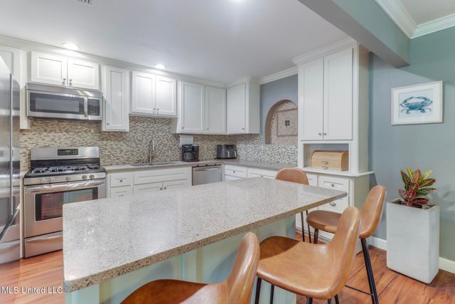 2204 Collins Boulevard, Gulfport, MS 39507