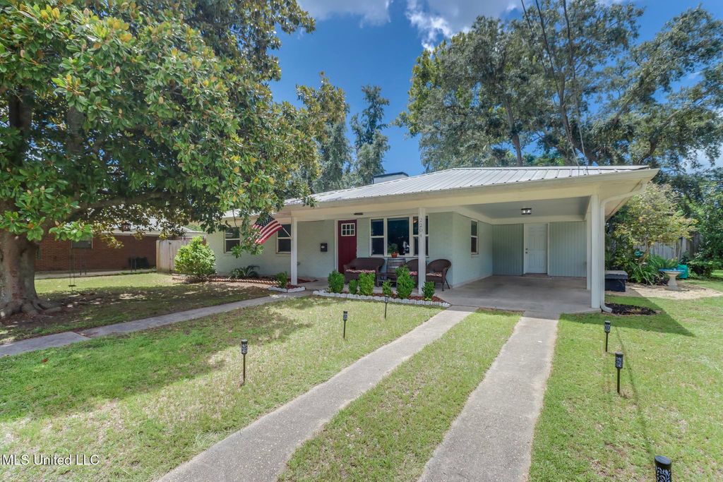 2204 Collins Boulevard, Gulfport, MS 39507