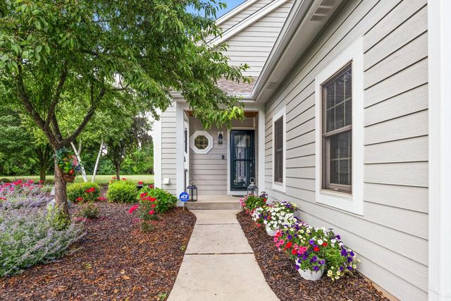 1711 White Pines TRAIL, Richfield, WI 53076