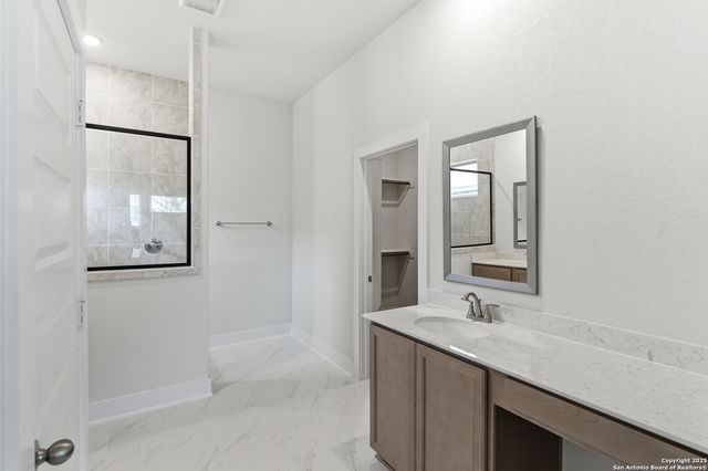 217 Spanish Oak, Castroville, TX 78009