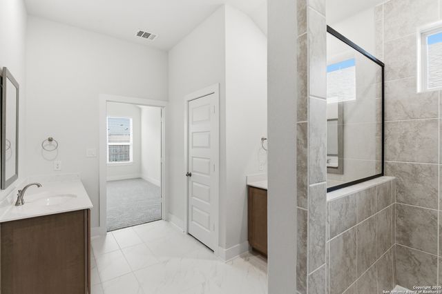 217 Spanish Oak, Castroville, TX 78009