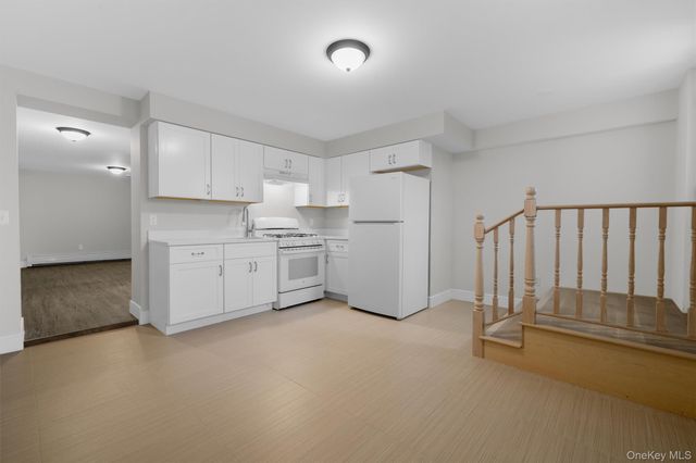 135 Beekman Avenue LR, Sleepy Hollow, NY 10591