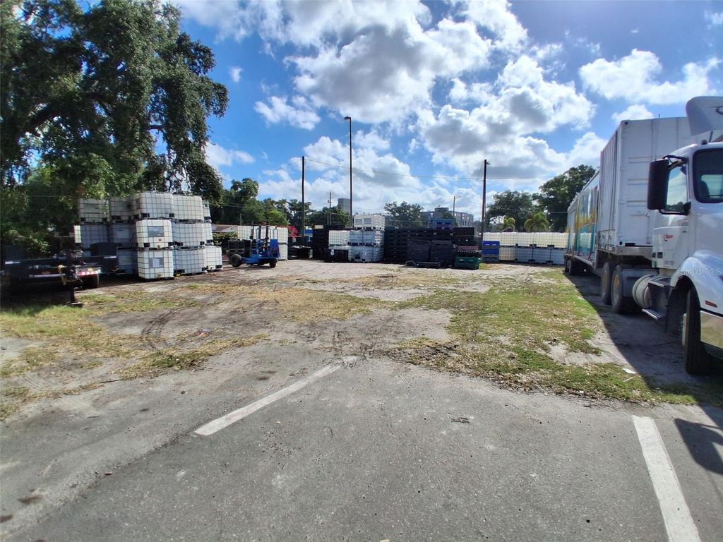 Image 5 of property listing at 7001 CAUSEWAY BOULEVARD, Tampa, FL 33619