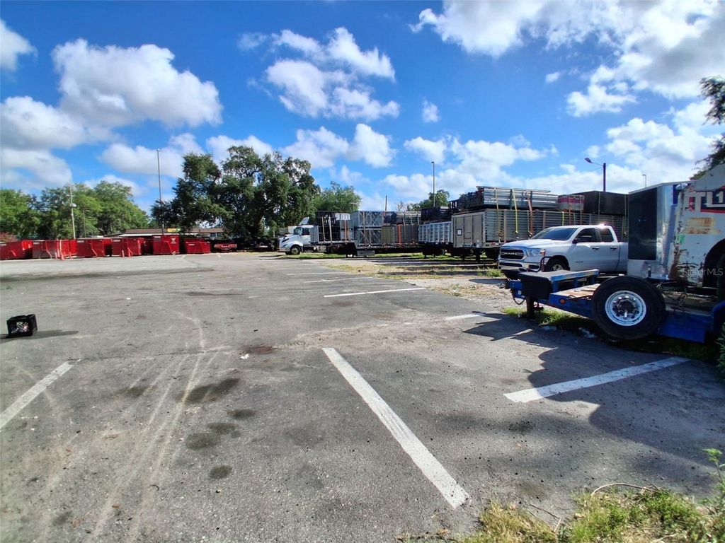 Image 8 of property listing at 7001 CAUSEWAY BOULEVARD, Tampa, FL 33619