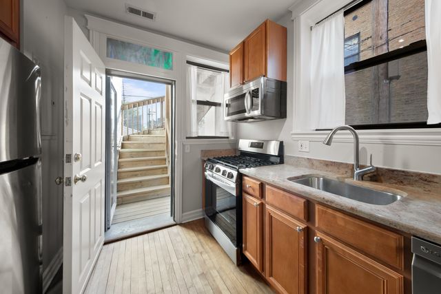 2211 W Winona Street 1, Chicago, IL 60625