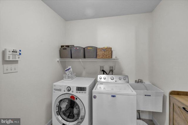 61 REGINA DR, Reading, PA 19608