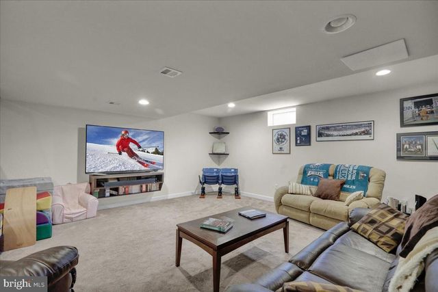 61 REGINA DR, Reading, PA 19608