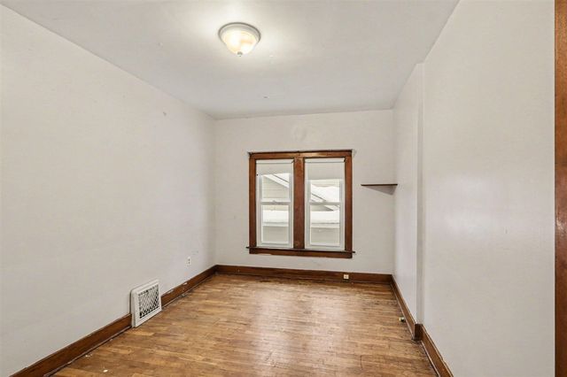 201 N Chestnut Street, Augusta, MI 49012