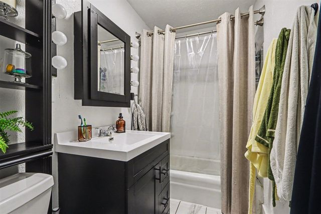 201 N Chestnut Street, Augusta, MI 49012