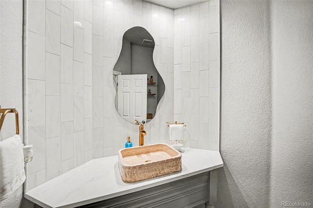 9368 S Silent Hills Drive, Lone Tree, CO 80124