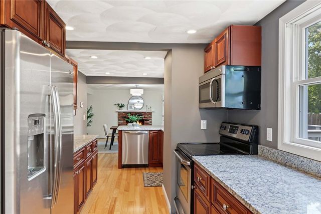 40 Boyce Avenue, Barrington, RI 02806