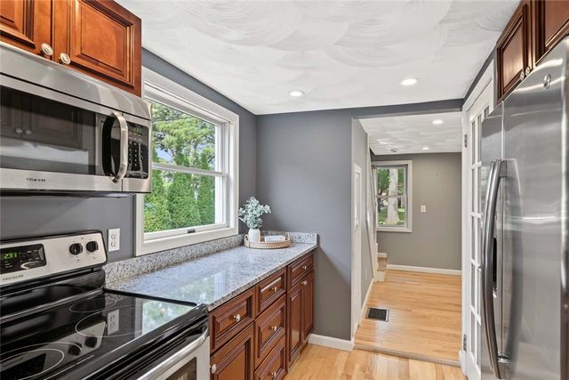 40 Boyce Avenue, Barrington, RI 02806