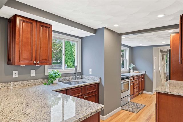 40 Boyce Avenue, Barrington, RI 02806