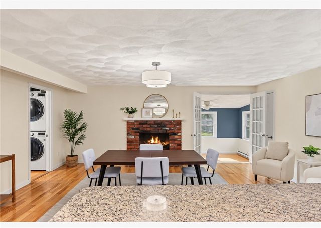 40 Boyce Avenue, Barrington, RI 02806