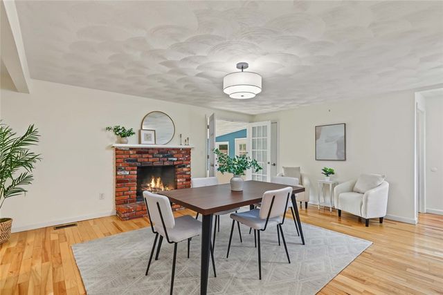 40 Boyce Avenue, Barrington, RI 02806