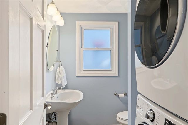 40 Boyce Avenue, Barrington, RI 02806