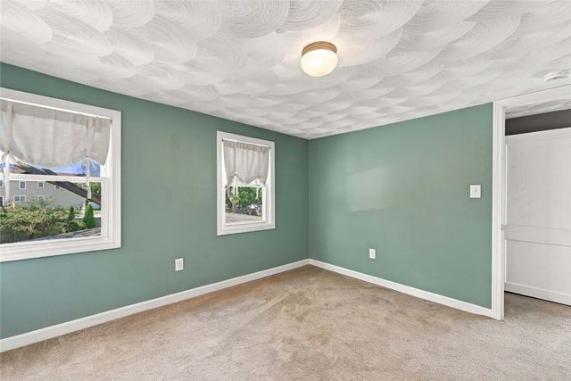40 Boyce Avenue, Barrington, RI 02806