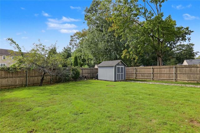 40 Boyce Avenue, Barrington, RI 02806
