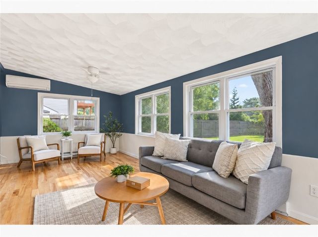 40 Boyce Avenue, Barrington, RI 02806