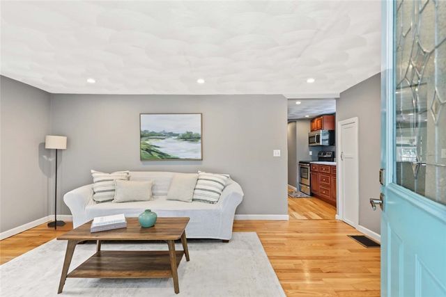 40 Boyce Avenue, Barrington, RI 02806