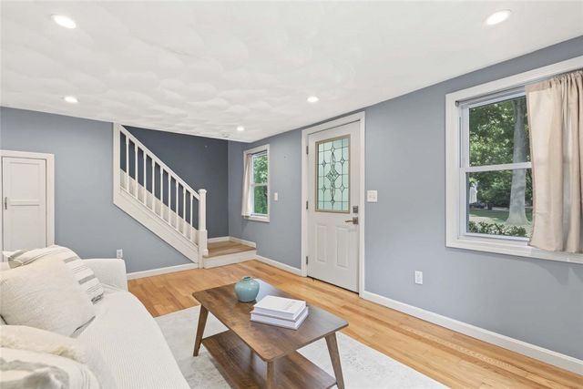 40 Boyce Avenue, Barrington, RI 02806