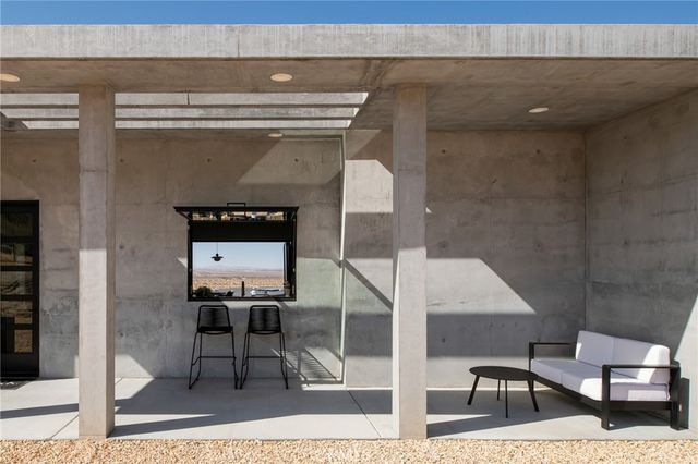 6817 Arizona Avenue, Joshua Tree, CA 92252