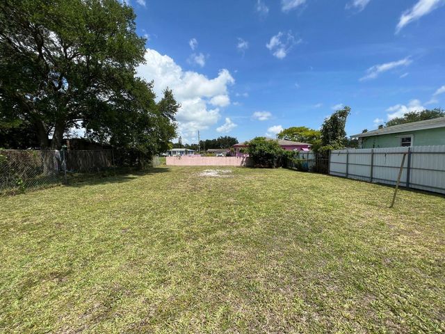 4605 SW 25th Street, West Park, FL 33023