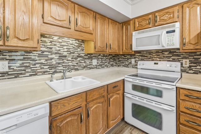 38723 Lighthouse Point, Clinton Twp, MI 48038