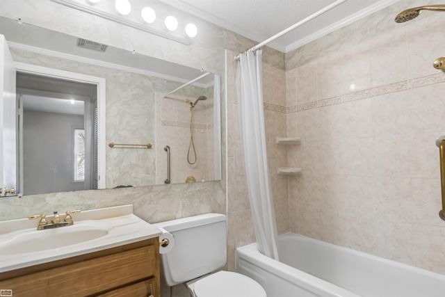 38723 Lighthouse Point, Clinton Twp, MI 48038