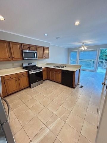 447 Guilford Circle, Marietta, GA 30068