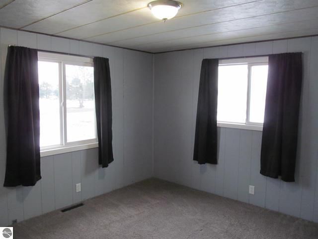 21024 Meceola Road, Paris, MI 49338